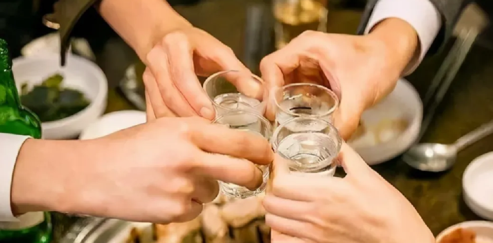 酒局生存指南:喝酒前后怎么吃,把伤害降到最低?